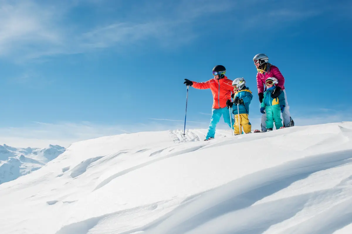 Ski en famille : guide pour des vacances d’hiver réussies avec vos enfants